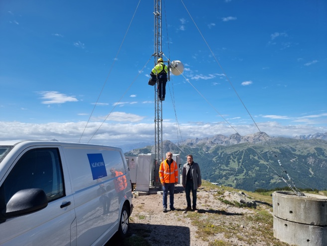 une antenne provisoire pour assurer le débit pendant le Tour de France au col du Granon une antenne provisoire pour assurer le débit pendant le Tour de France au col du Granon