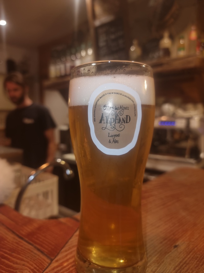 Une Bière brassée à l'eau de source: la brasserie Alphand Une Bière brassée à l'eau de source: la brasserie Alphand