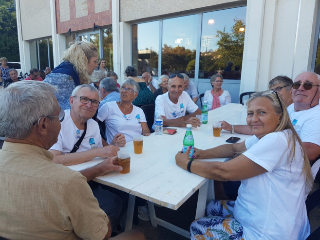 Moment convivial avec tous les bénévoles de l'association Les Poètes des Hautes Terres Moment convivial avec tous les bénévoles de l'association Les Poètes des Hautes Terres