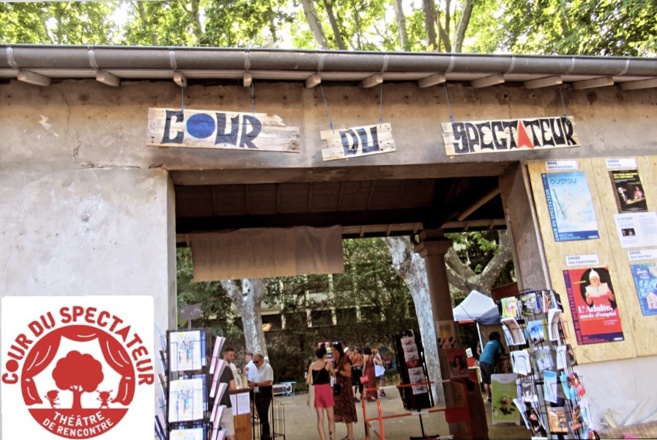 À vivre ! #6 - La cour du spectateur ou la vitalité de l'éducation populaire À vivre ! #6 - La cour du spectateur ou la vitalité de l'éducation populaire