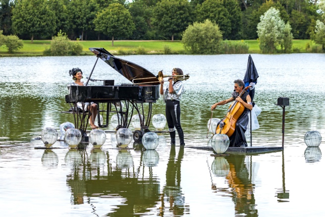 TOURNÉE DE CONCERTS FLOTTANTS... Un festival itinérant pas comme les autres avec le pianO du lac TOURNÉE DE CONCERTS FLOTTANTS... Un festival itinérant pas comme les autres avec le pianO du lac