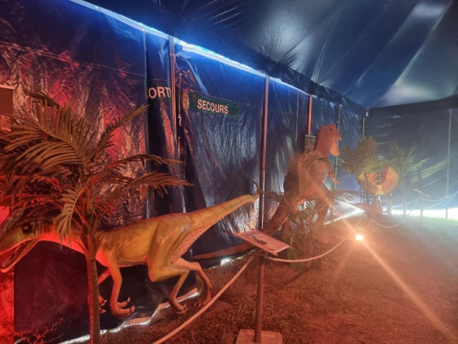 Sur la terre des dinosaures Sur la terre des dinosaures