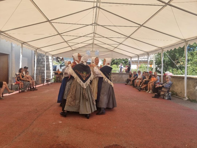 Les Caralines: un groupe de danse traditionnelle en Dauphiné Les Caralines: un groupe de danse traditionnelle en Dauphiné