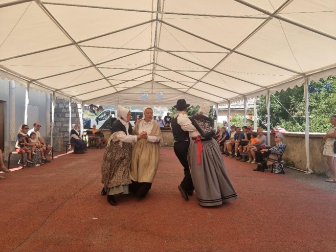 Les Caralines: un groupe de danse traditionnelle en Dauphiné Les Caralines: un groupe de danse traditionnelle en Dauphiné