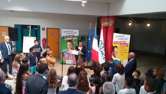 Le CD 04 offre des tablettes numériques à ses collégiens Le CD 04 offre des tablettes numériques à ses collégiens