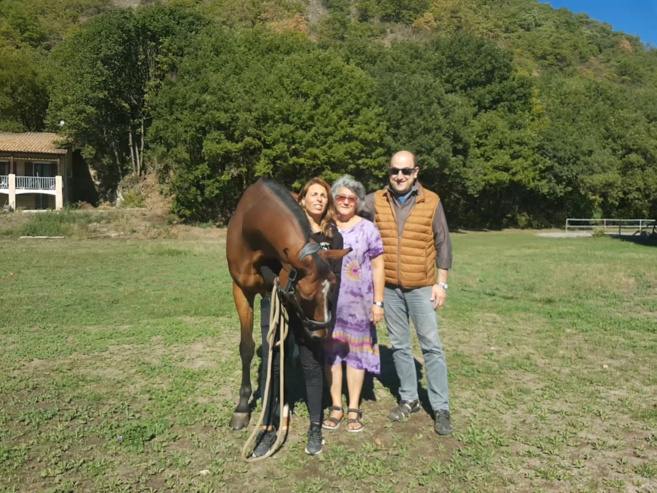 Le centre équestre de Digne partenaire de Coeur Lavande. Le centre équestre de Digne partenaire de Coeur Lavande.