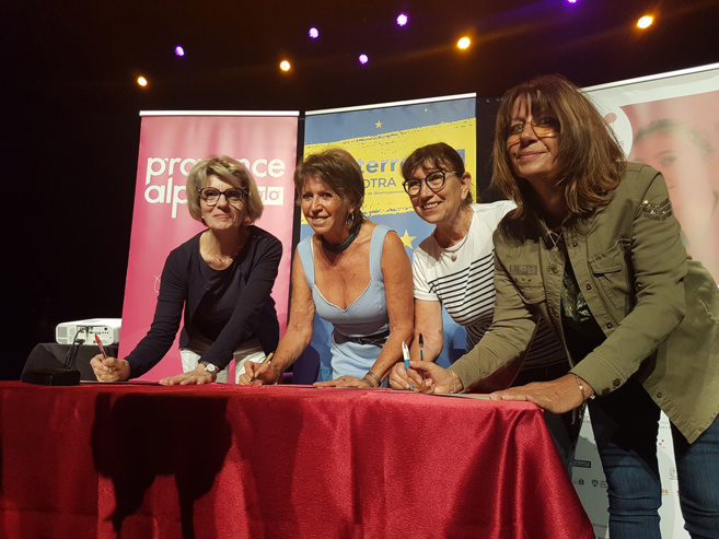 Signature de la charte égalité Femmes Hommes par les maires Signature de la charte égalité Femmes Hommes par les maires