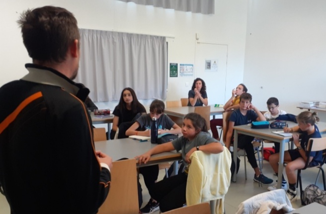 Quand des collégiens de Volx s’initient à la radio… Quand des collégiens de Volx s’initient à la radio…