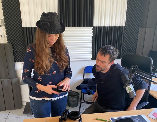 Portrait d'artiste: la chanteuse "Alix" Portrait d'artiste: la chanteuse "Alix"