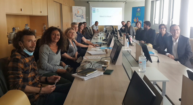 Les promeneurs du net : un dispositif d'accompagnement des jeunes sur les réseaux Les promeneurs du net : un dispositif d'accompagnement des jeunes sur les réseaux