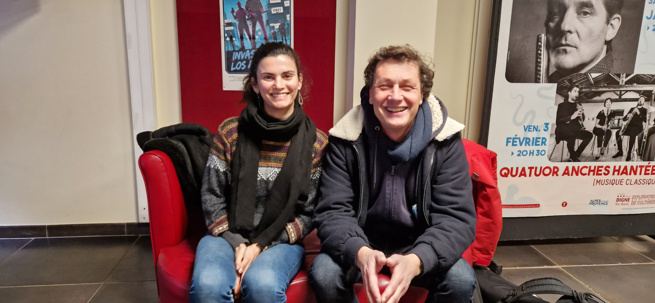 Les p'tites scènes de la ligue de l'enseignement à suivre... Les p'tites scènes de la ligue de l'enseignement à suivre...