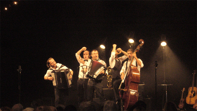 Belle ouverture de Sortir à Digne ce samedi avec les Fouteurs de joie Belle ouverture de Sortir à Digne ce samedi avec les Fouteurs de joie