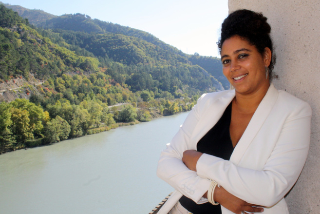 Doit-on réformer l’adoption ? Oui selon la photographe Hélène Jayet qui expose actuellement à Sisteron ! Doit-on réformer l’adoption ? Oui selon la photographe Hélène Jayet qui expose actuellement à Sisteron !