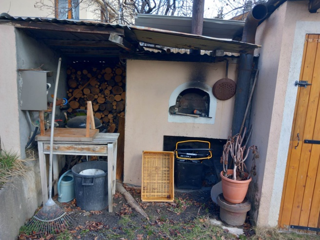 Confection de pain par l'association maternité sans frontières Confection de pain par l'association maternité sans frontières