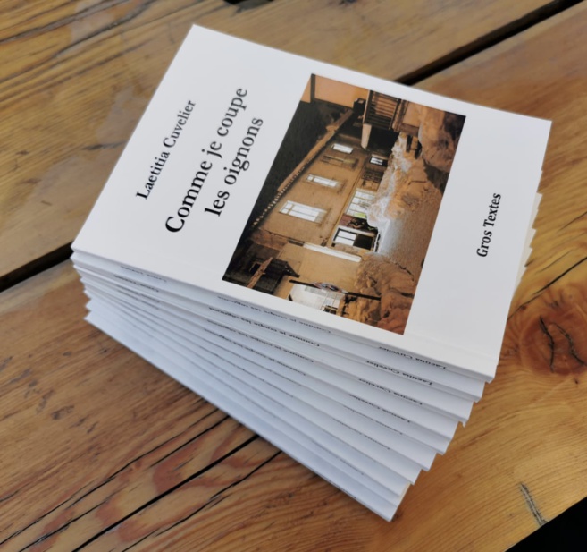 Comme je coupe les oignons : le nouveau recueil de laetitia Cuvelier Comme je coupe les oignons : le nouveau recueil de laetitia Cuvelier