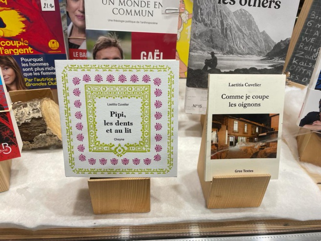 Comme je coupe les oignons : le nouveau recueil de laetitia Cuvelier Comme je coupe les oignons : le nouveau recueil de laetitia Cuvelier