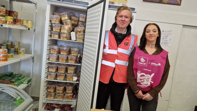 Les élèves du lycée hôtelier de Manosque investis dans l'aide alimentaire ! Les élèves du lycée hôtelier de Manosque investis dans l'aide alimentaire !