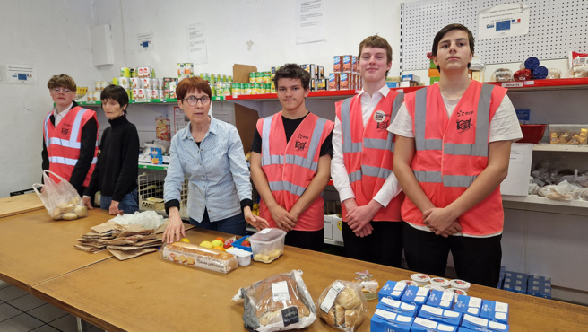 Les élèves du lycée hôtelier de Manosque investis dans l'aide alimentaire ! Les élèves du lycée hôtelier de Manosque investis dans l'aide alimentaire !