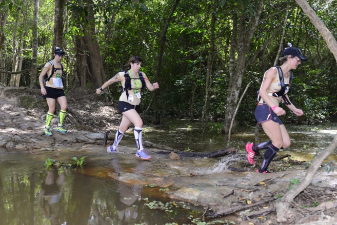 SUR LES TRACES DE NOS Les Fées no men, Raid Amazone l'Arbre vert 2014 SUR LES TRACES DE NOS Les Fées no men, Raid Amazone l'Arbre vert 2014