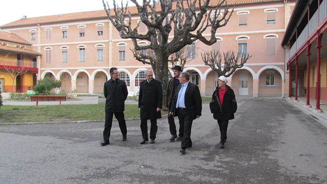 Participation originale au Téléthon pour un collège dignois. Participation originale au Téléthon pour un collège dignois.