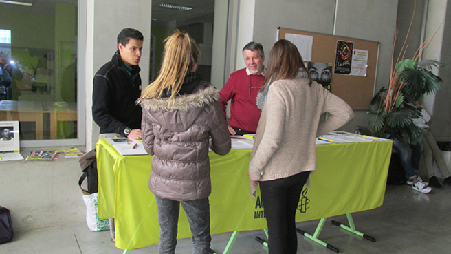 La campagne 10 jours pour signer d’Amnesty International était au lycée Beau de Rochas La campagne 10 jours pour signer d’Amnesty International était au lycée Beau de Rochas