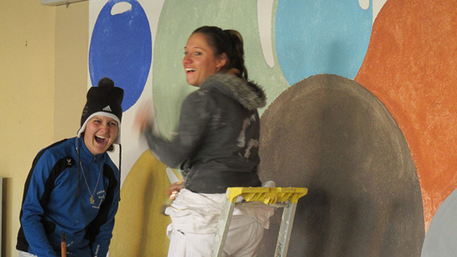 Des apprentis du CFA de Digne ont réalisé une fresque murale avec des ocres. Des apprentis du CFA de Digne ont réalisé une fresque murale avec des ocres.