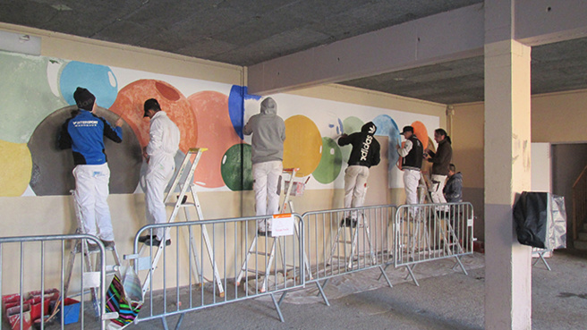 Des apprentis du CFA de Digne ont réalisé une fresque murale avec des ocres. Des apprentis du CFA de Digne ont réalisé une fresque murale avec des ocres.