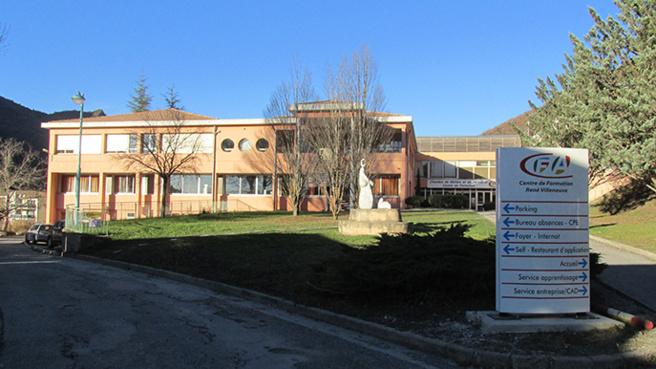 Des apprentis du CFA de Digne ont réalisé une fresque murale avec des ocres. Des apprentis du CFA de Digne ont réalisé une fresque murale avec des ocres.