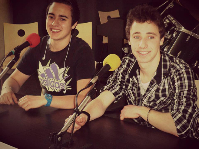 Seb et Dimi en 2013 au Lycée Pierre Gilles De Gennes pour un MIXTRAL en direct Seb et Dimi en 2013 au Lycée Pierre Gilles De Gennes pour un MIXTRAL en direct
