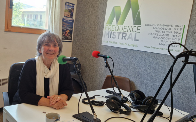 Martine Scozzesi présente son nouvel album - "De passage". Martine Scozzesi présente son nouvel album - "De passage".