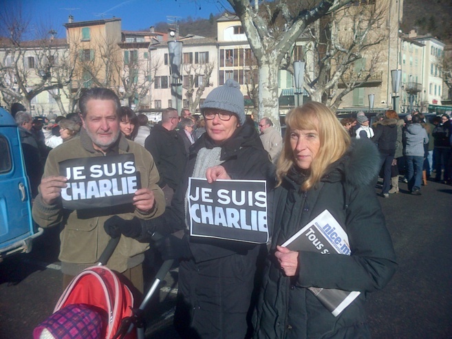 La minute de silence pour Charlie à Castellane La minute de silence pour Charlie à Castellane