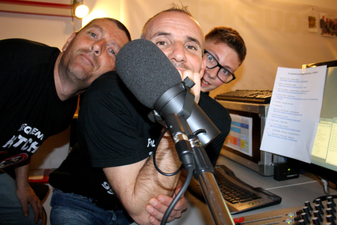 Fréquence Kitch - Tous les lundis de 20h30 à 22h00 ! Fréquence Kitch - Tous les lundis de 20h30 à 22h00 !