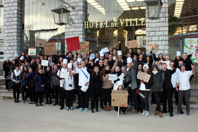 Manifestation à Sisteron contre la réforme du Bac BTN ! Manifestation à Sisteron contre la réforme du Bac BTN !