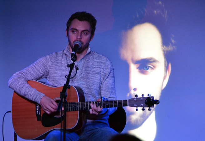 Un premier album à deux heures du mat’ pour Bastien Lanza. Un premier album à deux heures du mat’ pour Bastien Lanza.