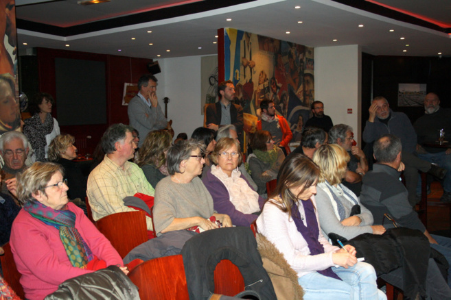 Presse locale en danger et en débat à Château-Arnoux. Presse locale en danger et en débat à Château-Arnoux.