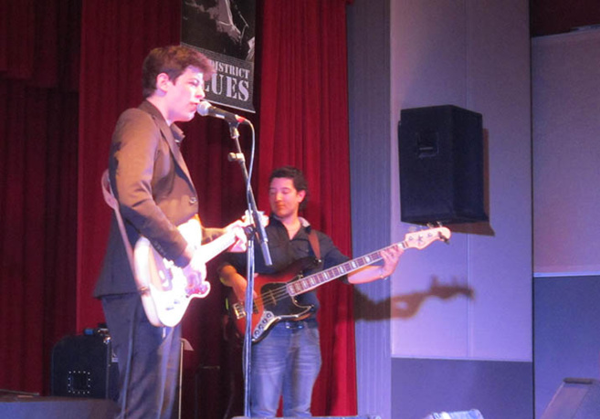 Agé de 17 ans, guitariste et chanteur Lucas a enflammé une soirée Blues à Oraison. Agé de 17 ans, guitariste et chanteur Lucas a enflammé une soirée Blues à Oraison.