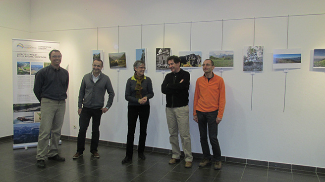 Ils sont récompensés pour avoir photographié leur ville. Ils sont récompensés pour avoir photographié leur ville.