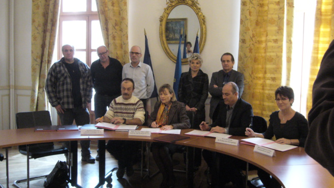 Un accord a été signé hier pour accueillir et loger des travailleurs saisonniers dans le 04. Un accord a été signé hier pour accueillir et loger des travailleurs saisonniers dans le 04.