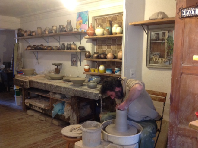 Poterie à l’ancienne : les pots de Migos Poterie à l’ancienne : les pots de Migos