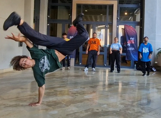 Un show de breakdance à Digne les bains ! Un show de breakdance à Digne les bains !