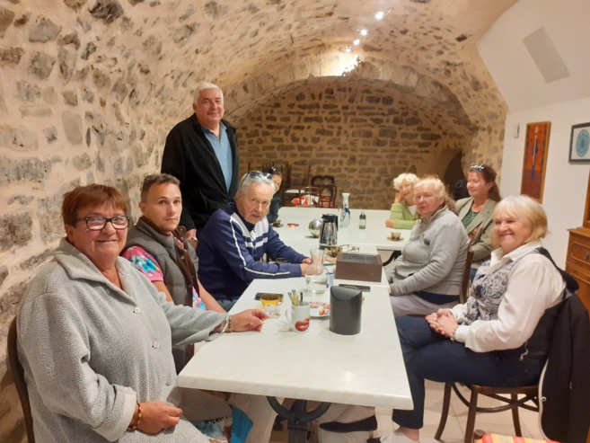 Autour d’un café sourire à Sisteron Autour d’un café sourire à Sisteron