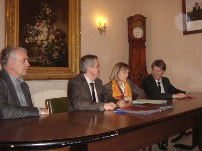 A Castellane, signature d'une importante convention avec l'Etat pour la revitalisation de la commune. A Castellane, signature d'une importante convention avec l'Etat pour la revitalisation de la commune.