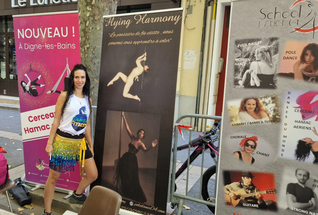 School Dance 04 propose du cerceau et hamac aériens ! School Dance 04 propose du cerceau et hamac aériens !