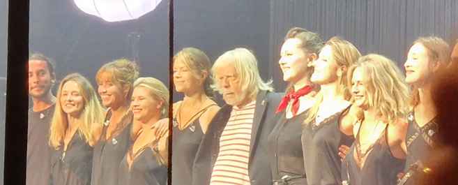 A Digne les bains, Renaud a fait le plein d'amour. A Digne les bains, Renaud a fait le plein d'amour.