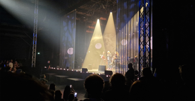 A Digne les bains, Renaud a fait le plein d'amour. A Digne les bains, Renaud a fait le plein d'amour.