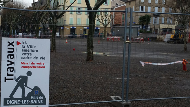 Les travaux de la Place du Général de Gaulle vont bon train à Digne. Les travaux de la Place du Général de Gaulle vont bon train à Digne.