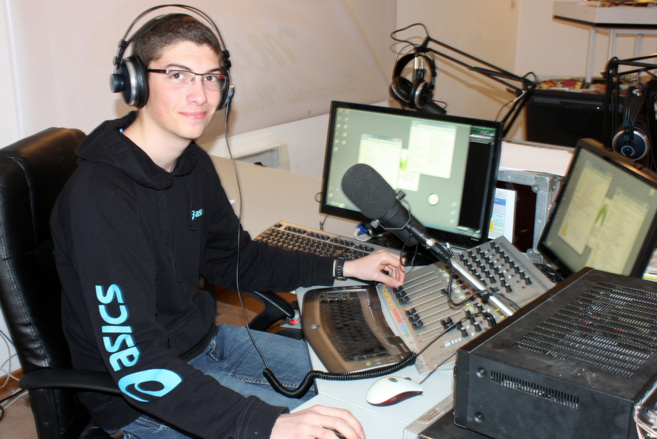 Ancien stagiaire, Damien Escanez est revenu dans nos studios pendant ses vacances ! Ancien stagiaire, Damien Escanez est revenu dans nos studios pendant ses vacances !