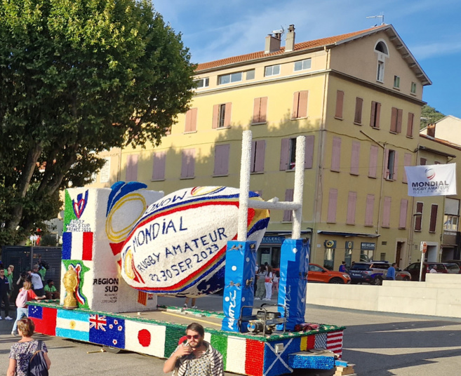 Un char du Corso 2023 aux couleurs du Mondial de Rugby Amateur ! Un char du Corso 2023 aux couleurs du Mondial de Rugby Amateur !