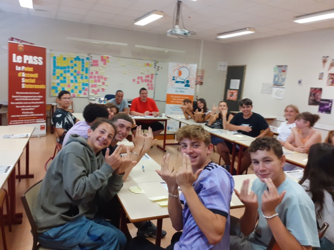 Parcours citoyen pour les élèves du lycée Paul Arène de Sisteron Parcours citoyen pour les élèves du lycée Paul Arène de Sisteron