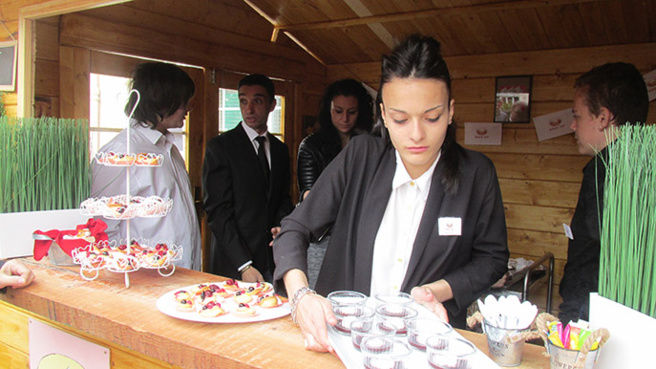 Un chalet construit par des élèves de Segpa inauguré à Digne au collège Gassendi Un chalet construit par des élèves de Segpa inauguré à Digne au collège Gassendi